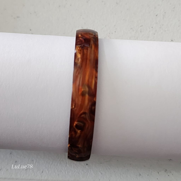 Women's Marbled Pattern Bangle Bracelet - Picture 4 of 11